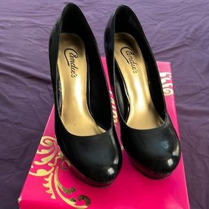 Black heels size 7.5